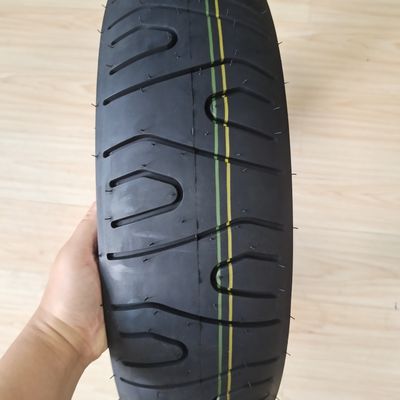 130/70-17 Pneumatici per motociclette con peso di 5,3 kg e prestazioni durevoli
