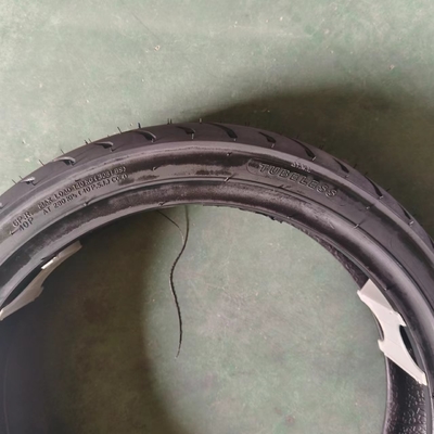 80/90-14 pneumatici per moto senza tubi con certificato e gomma naturale di colore nero