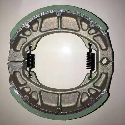 Fornire direttamente pezzi di ricambio cinesi e altre scarpe per freni motociclistici con foto