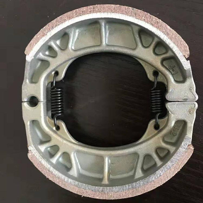 Fornire direttamente pezzi di ricambio cinesi e altre scarpe per freni motociclistici con foto
