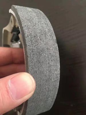Fornire direttamente pezzi di ricambio cinesi e altre scarpe per freni motociclistici con foto