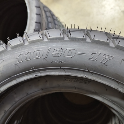 Pneumatici di gomma naturale acciaio di nylon per moto 110/90-17 Pneumatici senza tubi 6pr/8pr Ply Rating