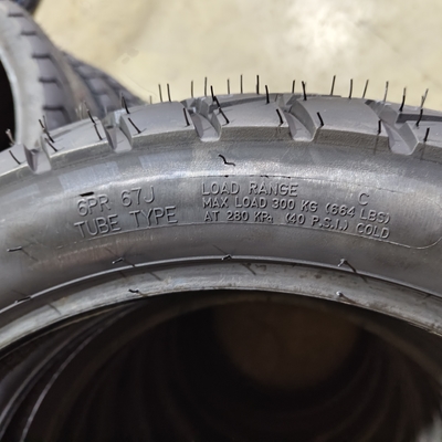 Pneumatici di gomma naturale acciaio di nylon per moto 110/90-17 Pneumatici senza tubi 6pr/8pr Ply Rating