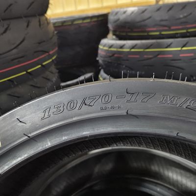 Materiale grezzo di gomma naturale Pneumatici per moto 130/70-17 Pneumatici per moto 17