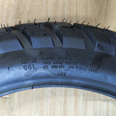 110/90-17 Pneumatici per motociclette con gomma naturale e acciaio per prestazioni superiori