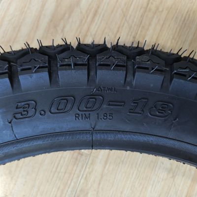 Prodotto 3.00-18 Pneumatici senza tubo per motociclette per le esigenze del cliente