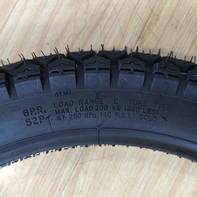 Prodotto 3.00-18 Pneumatici senza tubo per motociclette per le esigenze del cliente