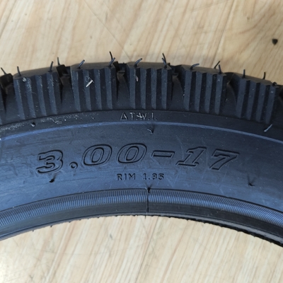 6PR/8PR Ply Rating 3.00-17 pneumatici resistenti all'usura per le esigenze del cliente