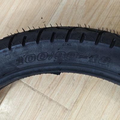 100/90-18 pneumatici per moto senza tubi con contenuto di gomma naturale del 35%-55%