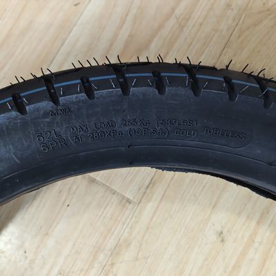 100/90-18 pneumatici per moto senza tubi con contenuto di gomma naturale del 35%-55%