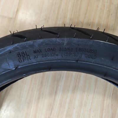 Pneumatici per motocicli 130/70-17 realizzati in gomma naturale con OEM accettabile