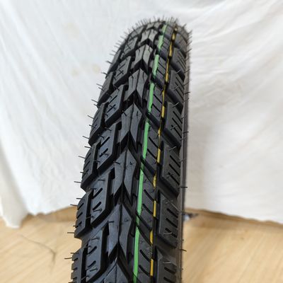 Porto di carico di Qingdao 3.00-18 Pneumatico per motociclette con involucro