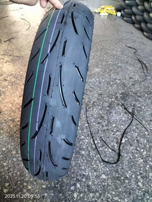 Pneumatici e tubi per motociclette Contenuto elevato di gomma 30%-45% OEM accettabile 120/70-17