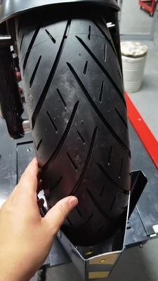 170/50-21 160/50-23 Pneumatici per moto 8,2 kg Tempo di consegna 25-30 giorni