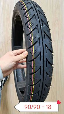 Pneumatici sportivi a doppia trazione per motociclette di tutte le dimensioni 90/90-18 con contenuto di gomma compreso tra il 30% e il 45%