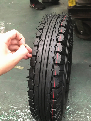 Contenuto di gomma naturale del 35%-55% Pneumatici da motocicletta 400-8 LLantas 4.00-8 con disegno popolare