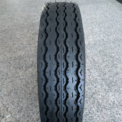 Contenuto di gomma naturale del 35%-55% Pneumatici da motocicletta 400-8 LLantas 4.00-8 con disegno popolare