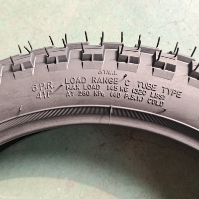 130/70-13 Dimensione del pneumatico per motocicletta con contenuto accettabile di gomma e OEM del 35%-55%