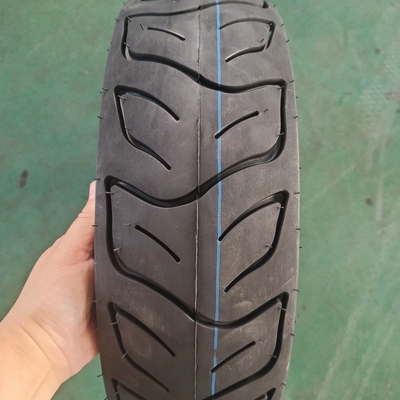 Porto di carico di Qingdao 130/70-13 Pneumatico nero per motociclette Taglia grossisti per i mercati nazionali