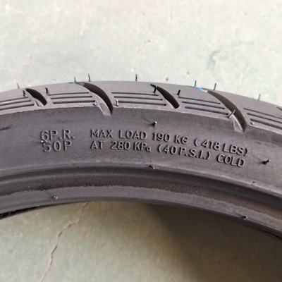 35%-55% Contenuto di gomma pneumatici per moto 80/90-17 senza tubi con e OEM accettabile
