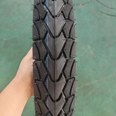 Pneumatici e tubi interni per motociclisti neri 350-18 con porto di carico a Qingdao