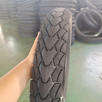 Pneumatici e tubi interni per motociclisti neri 350-18 con porto di carico a Qingdao