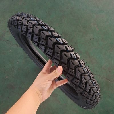 3.00-17 Pneumatici e tubi per motocicli Materie prime di prim'ordine per le migliori prestazioni