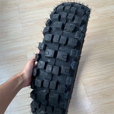 Pneumatico morbido 140/80-18 Pneumatico per motociclette per corse su terreni fuoristrada nel porto di Qingdao