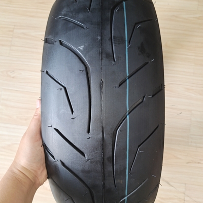 6PR/8PR Ply Rating Natura Gomma Acciaio Materiale Nylon Pneumatico Motociclo Pneumatico 180/55-17
