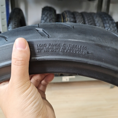 6PR/8PR Ply Rating Natura Gomma Acciaio Materiale Nylon Pneumatico Motociclo Pneumatico 180/55-17