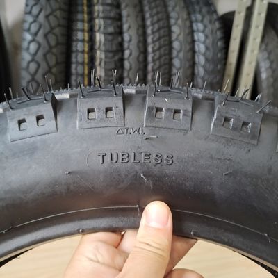 Pneumatici resistenti all'usura 130/90-15 per motociclette con materia prima di nylon in gomma naturale, acciaio