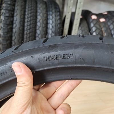 Pneumatici in gomma naturale 130/70-17 8PR Ricambi per motociclisti