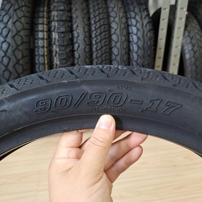 Pneumatici e tubi interni per motociclette di gomma naturale in acciaio di nylon 90/90-17 destinati al mercato del Venezuela