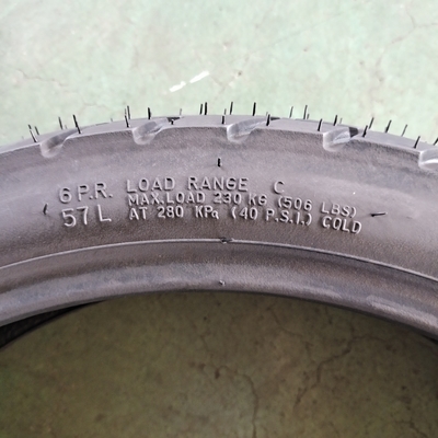 Prezzi accessibili 110/80-17 Natrual gomma gomma motocicletta con OEM accettabile in Vietnam