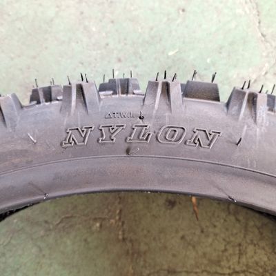 35%-55% di contenuto di gomma pneumatici per motociclette in nylon110/70-17 per i distributori di Qingdao