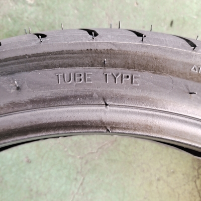Rubber nero naturale 90/90-17 Pneumatico per motociclette per prestazioni durature