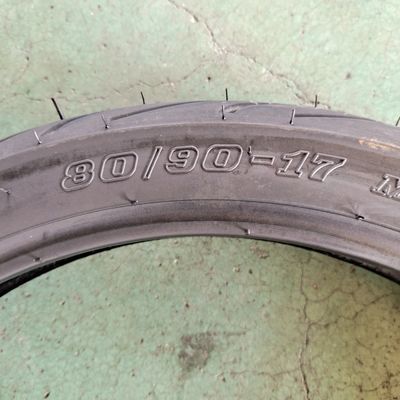 Pneumatici neri per motociclette / Llantas de Moto / Neumatico Moto con 35%-55% di gomma