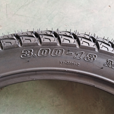 Pneumatici per motocicli Pneumatici 3.00-18 Natura Gomma Acciaio Nylon e OEM accettabile Offerto