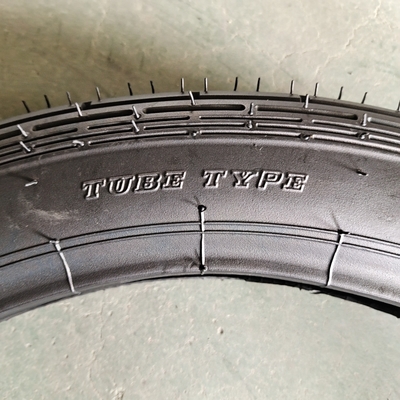 Pneumatici senza tubi 2.75-17 Pneumatici per motociclette con involucro e carico Port Qingdao Ready