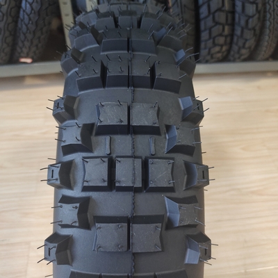 Contenuto di gomma del 45% pneumatico morbido per motociclette 140/80-18 per il mercato russo