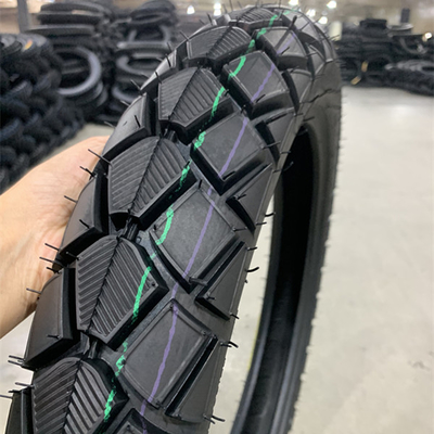 3.00-18 Forza di trazione dei pneumatici da motocicletta 10.5 Casing per prestazioni forti e durevoli