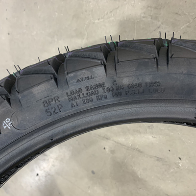 3.00-18 Forza di trazione dei pneumatici da motocicletta 10.5 Casing per prestazioni forti e durevoli