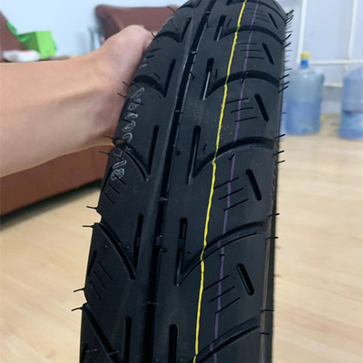 Sperimenta prestazioni ottimali con pneumatici e involucri per motociclette di taglia 90/90-18