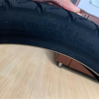 Sperimenta prestazioni ottimali con pneumatici e involucri per motociclette di taglia 90/90-18