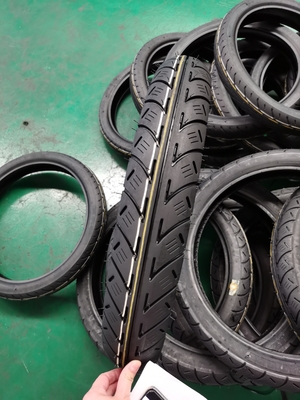 16 pollici pneumatici per moto Deep Pattern Design per prestazioni durature 3,2 kg