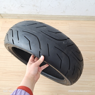 Esperienza ineguagliabile con 180/55/17 TL pneumatici senza tubo per moto e 280kpa di pressione dell'aria