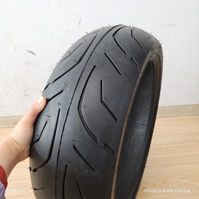 Esperienza ineguagliabile con 180/55/17 TL pneumatici senza tubo per moto e 280kpa di pressione dell'aria