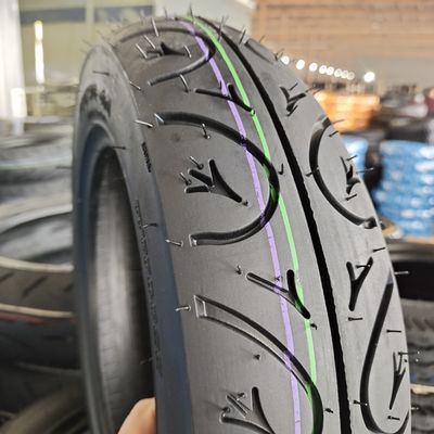 6pr/8pr Contenuto di gomma Tipo tubo pneumatici senza tubo per motociclette 100/90-10 con competitività