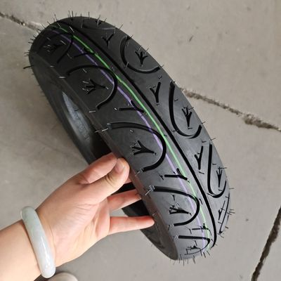 6pr/8pr Contenuto di gomma Tipo tubo pneumatici senza tubo per motociclette 100/90-10 con competitività