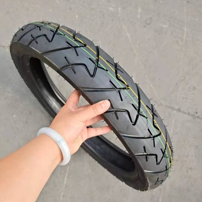 Pneumatici per motociclisti di tipo Swallow con contenuto di gomma compreso tra il 35% e il 55%